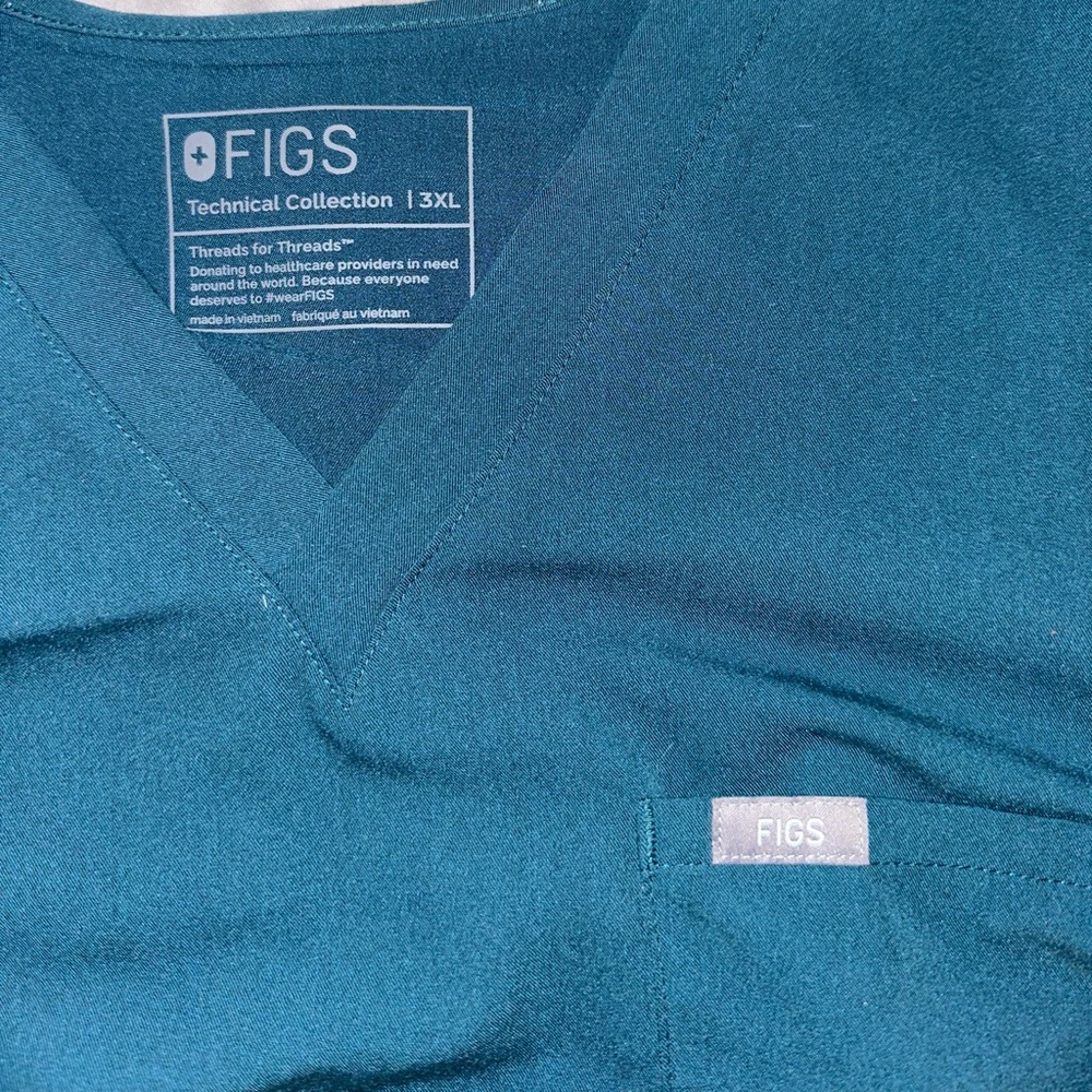 Figs Women’s Caribbean Blue Catarina One-Pocket Scrub Top